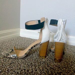 Excellent Cond Snakeskin Print Gold Heel Open Toe